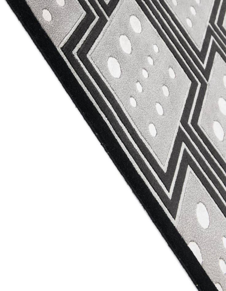 Detail image of  5' 7 x 7' 10 Darya Rug