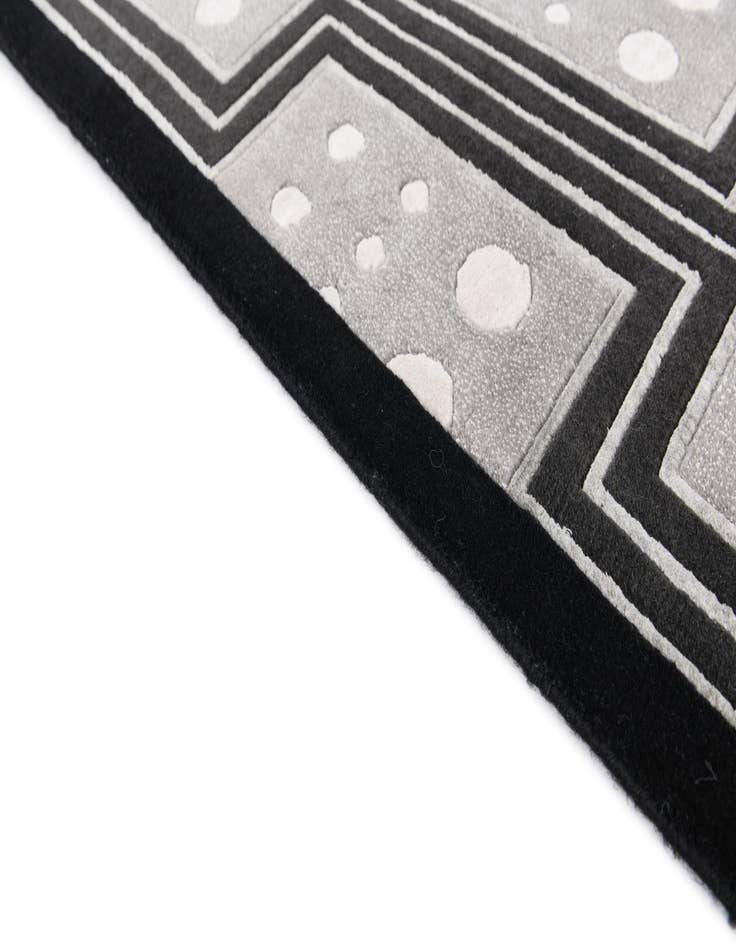 Detail image of  5' 6 x 8'  Hand Knotted Darya Wool Rug