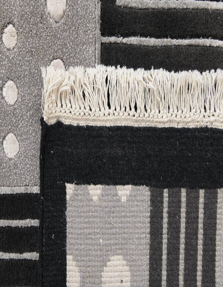 Detail image of  5' 6 x 8'  Hand Knotted Darya Wool Rug