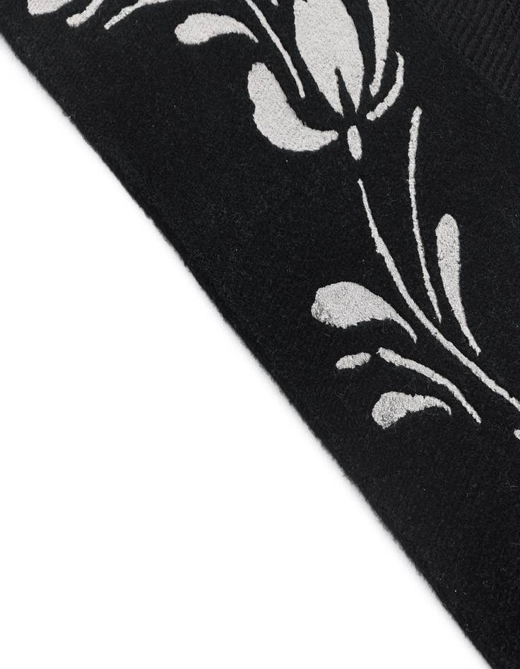 Detail image of  4' 11 x 6' 9 Darya Rug