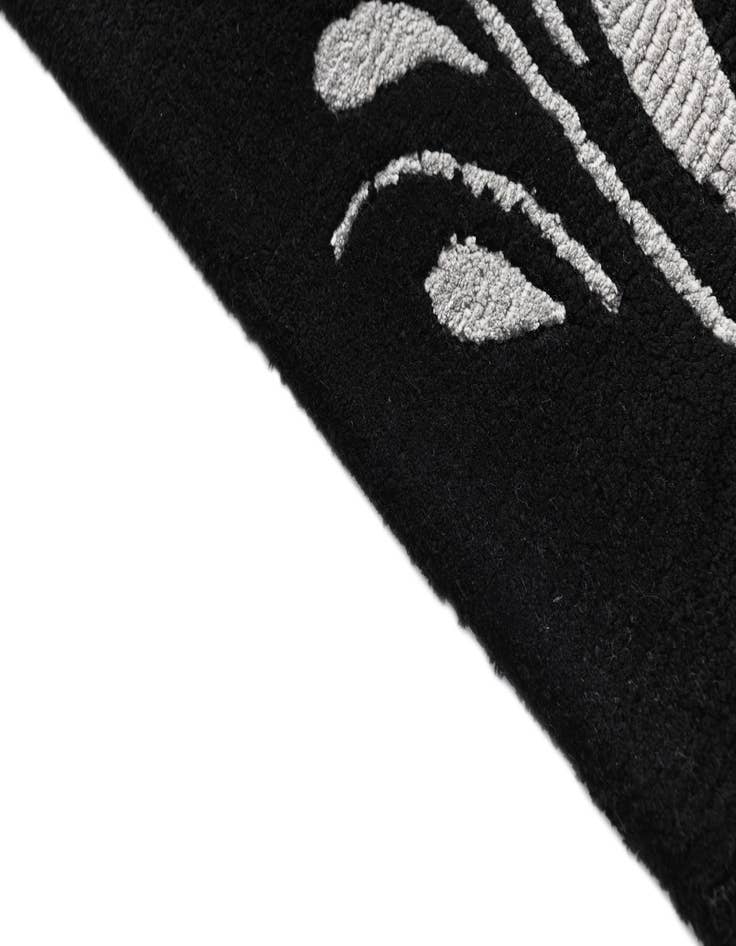 Detail image of  4' x 6' Darya Rug