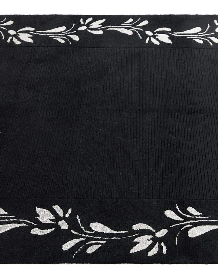 Detail image of  4' x 6' Darya Rug