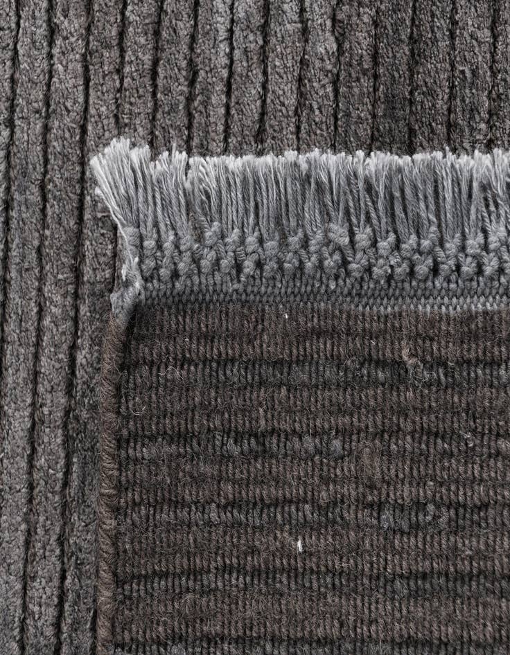 Detail image of  4' x 5' 10 Darya Rug