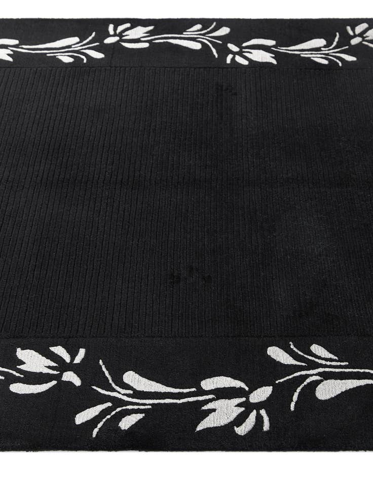 Detail image of  4' 2 x 6' 1 Darya Rug