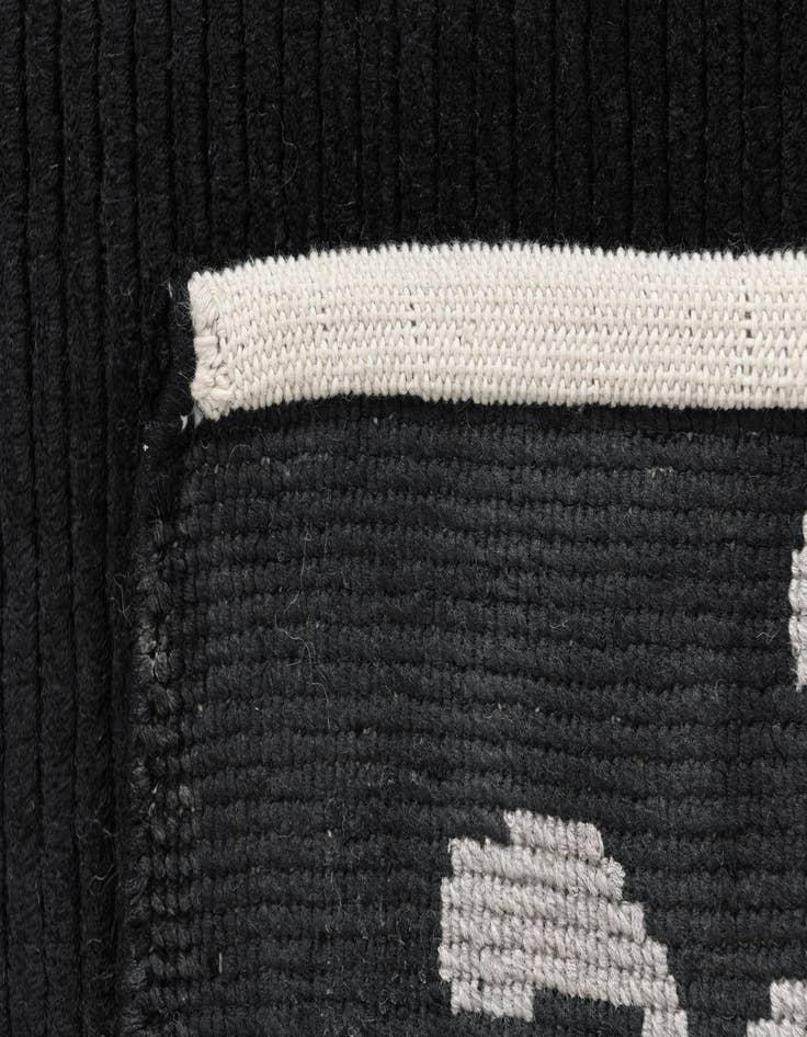 Detail image of  4' 2 x 6' 1 Darya Rug