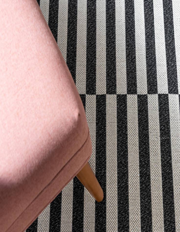 Detail image of  2' 2 x 3' Georgia Rug