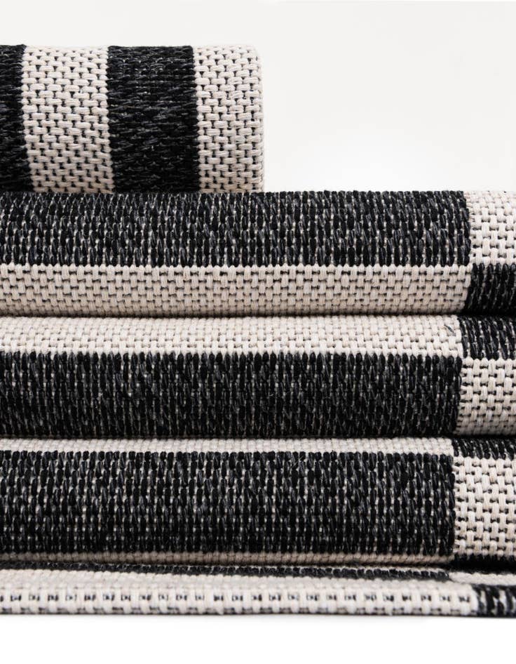 Detail image of  2' 2 x 3' Georgia Rug