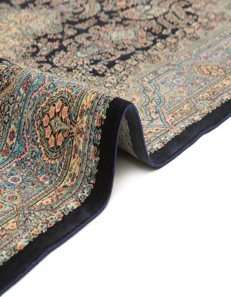 Detail image of  4' 4 x 6' 5 Ghom Design Rug