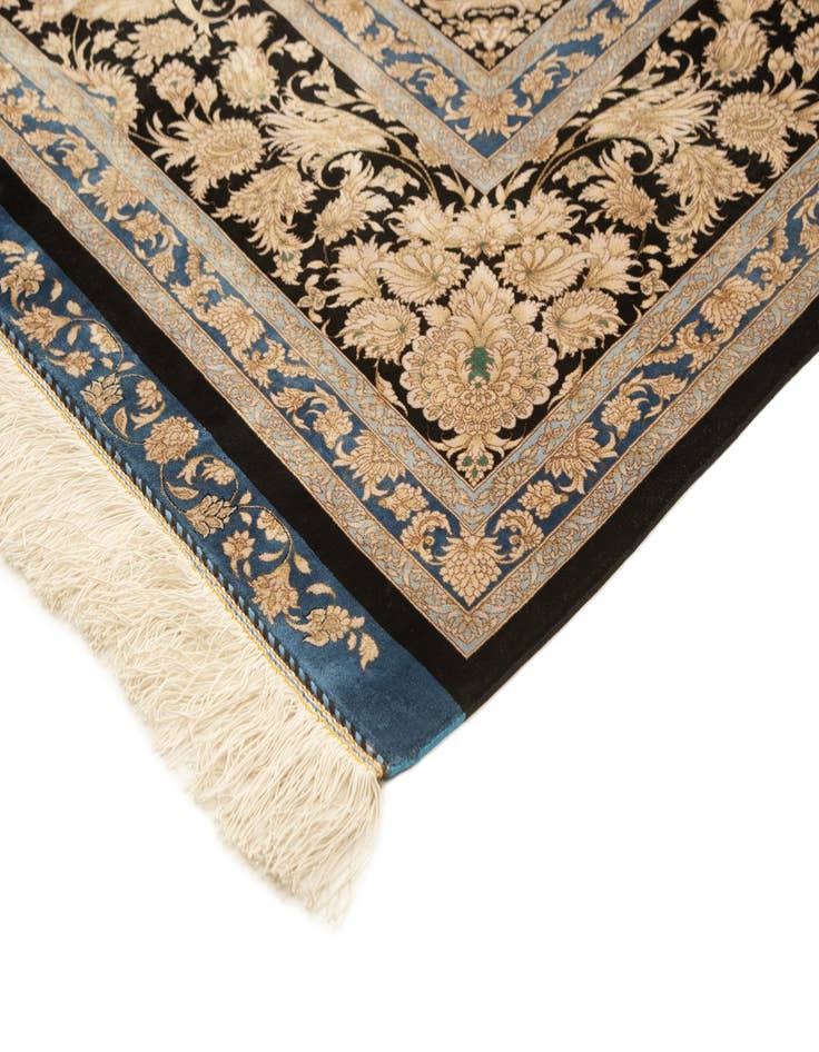 Detail image of  6' 9 x 10' Ghom Design Rug