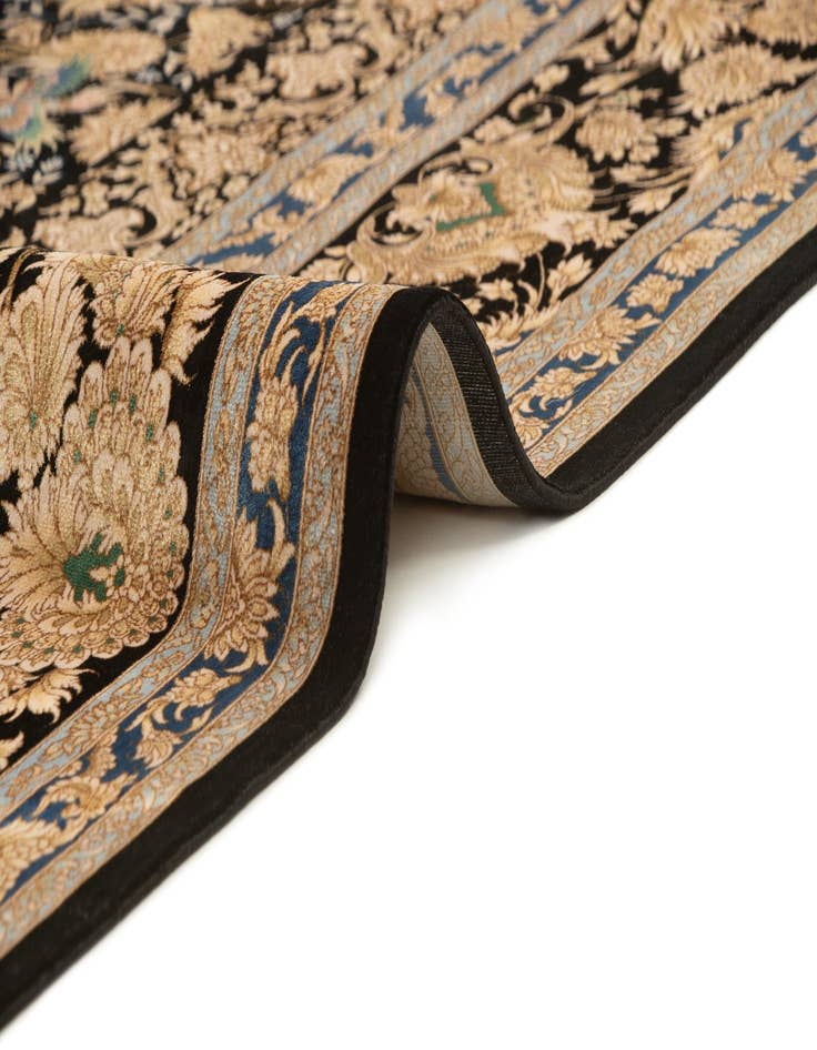 Detail image of  6' 9 x 10' Ghom Design Rug