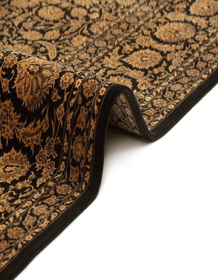 Detail image of  6' 5 x 9' 10 Ghom Design Rug