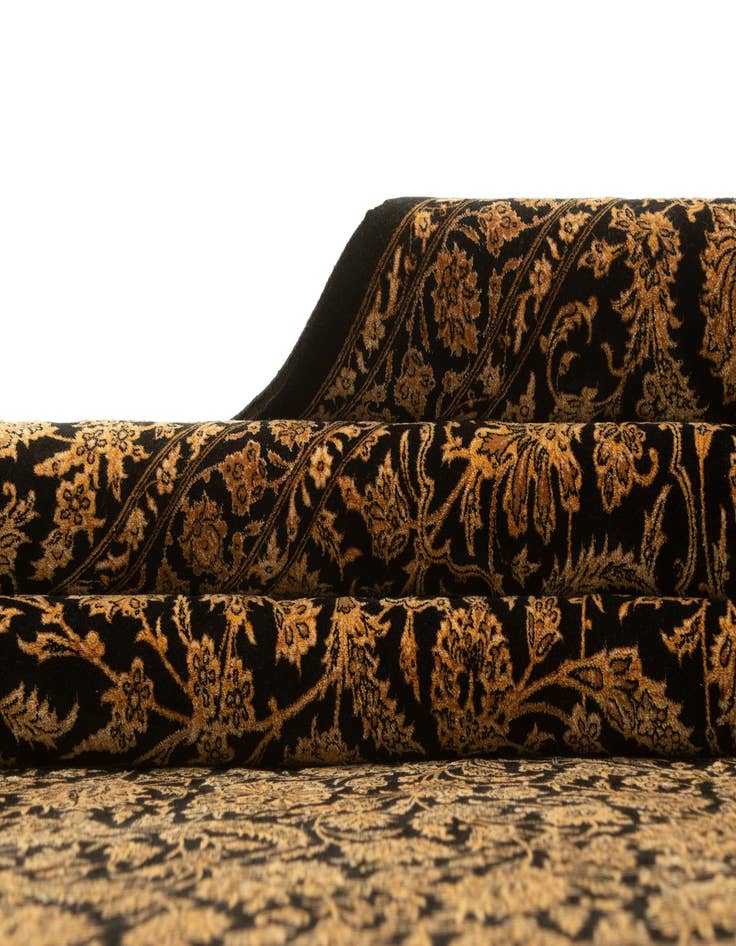 Detail image of  6' 5 x 9' 10 Ghom Design Rug