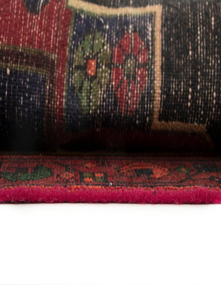 Detail image of  4' 10 x 9'  Hand Knotted Hamedan Persian Wool Rug