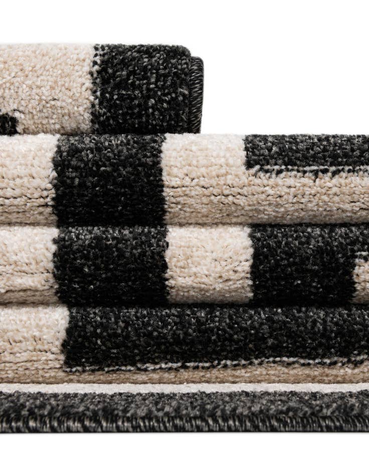 Detail image of  3' x 5' 3 Hera Rug