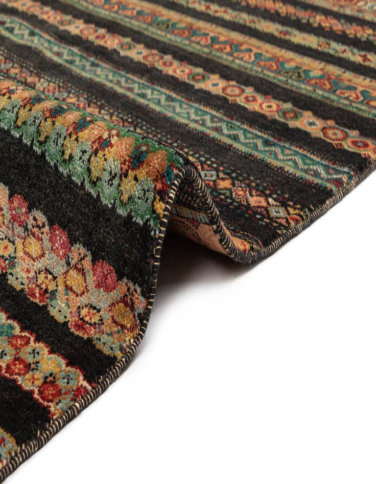 Detail image of  6' 6 x 9' 8 Juma Wool Rug