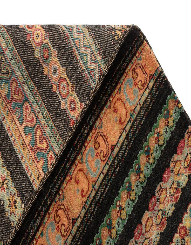 Detail image of  6' 6 x 9' 8 Juma Wool Rug