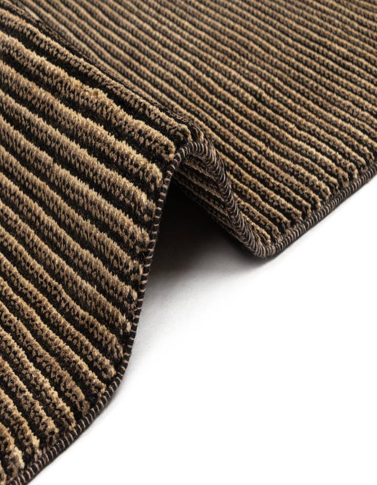 Detail image of  5' 4 x 8' Juma Wool Rug