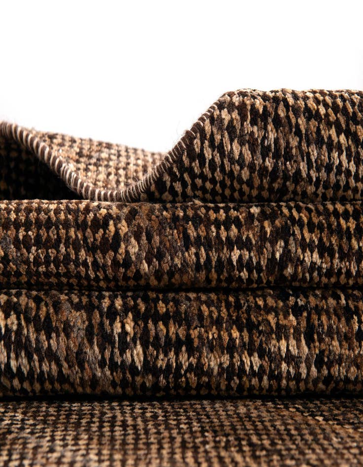 Detail image of  6' 6 x 8' 4 Juma Wool Rug