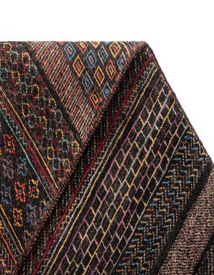 Detail image of  6' 6 x 9' 9 Juma Wool Rug