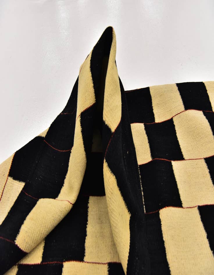 Detail image of  5' 3 x 6' 9  Hand Woven Kilim Modern Wool Rug