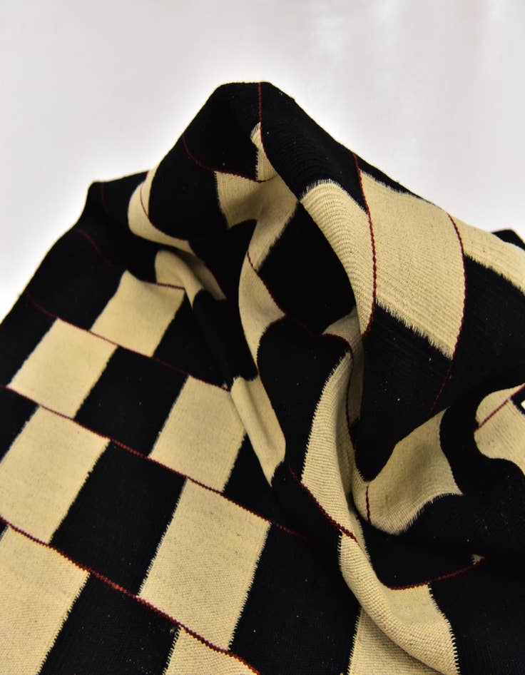 Detail image of  4' 3 x 6'  Hand Woven Kilim Modern Wool Rug