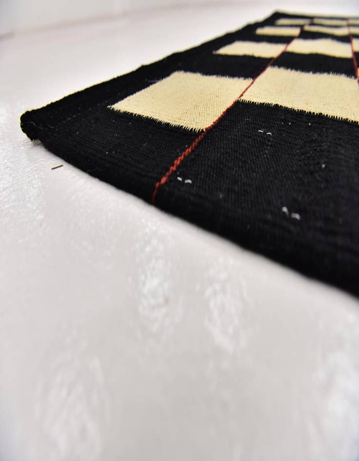 Detail image of  4' 3 x 6'  Hand Woven Kilim Modern Wool Rug