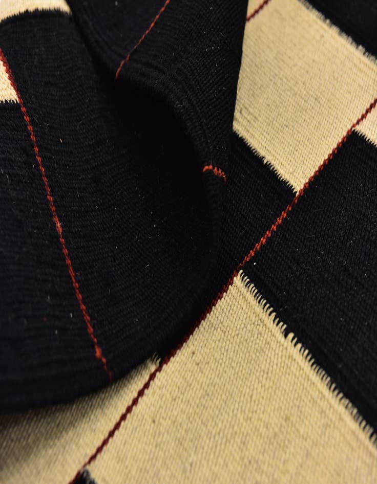 Detail image of  4' 3 x 6'  Hand Woven Kilim Modern Wool Rug