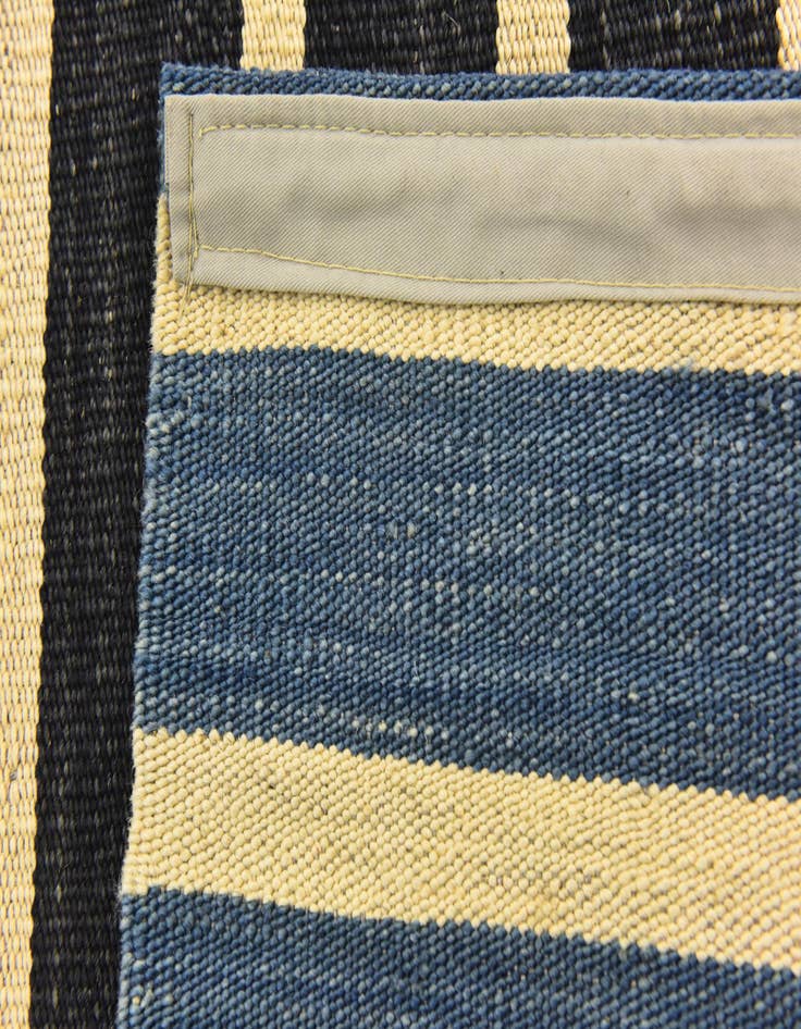 Detail image of  5' x 6' 6  Hand Woven Kilim Modern Wool Rug