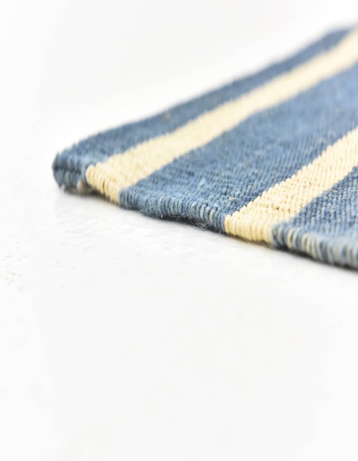 Detail image of  5' x 6' 6  Hand Woven Kilim Modern Wool Rug