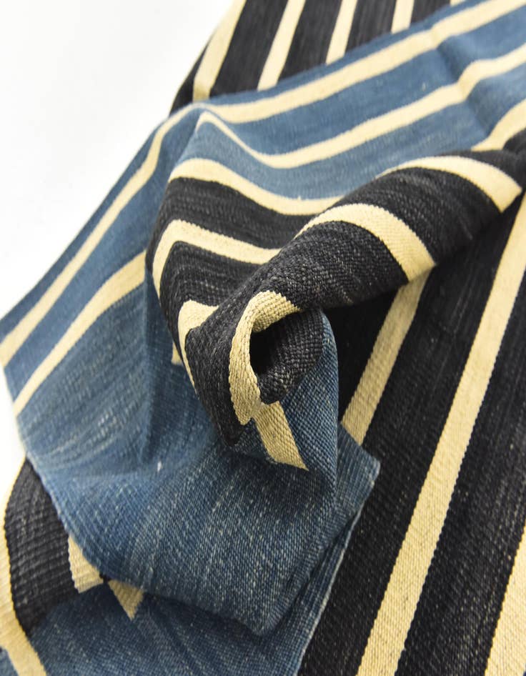 Detail image of  5' x 6' 6  Hand Woven Kilim Modern Wool Rug