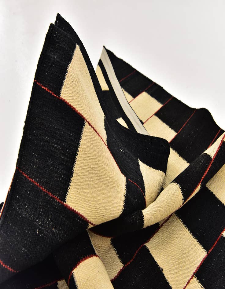 Detail image of  4' 4 x 6'  Hand Woven Kilim Modern Wool Rug