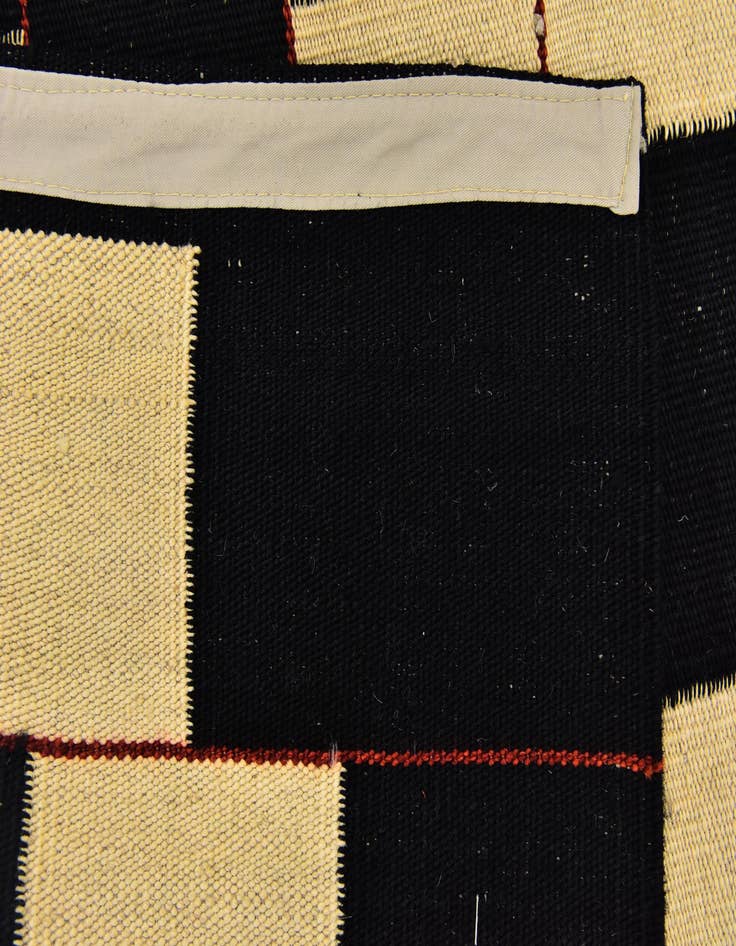 Detail image of  4' 4 x 6'  Hand Woven Kilim Modern Wool Rug