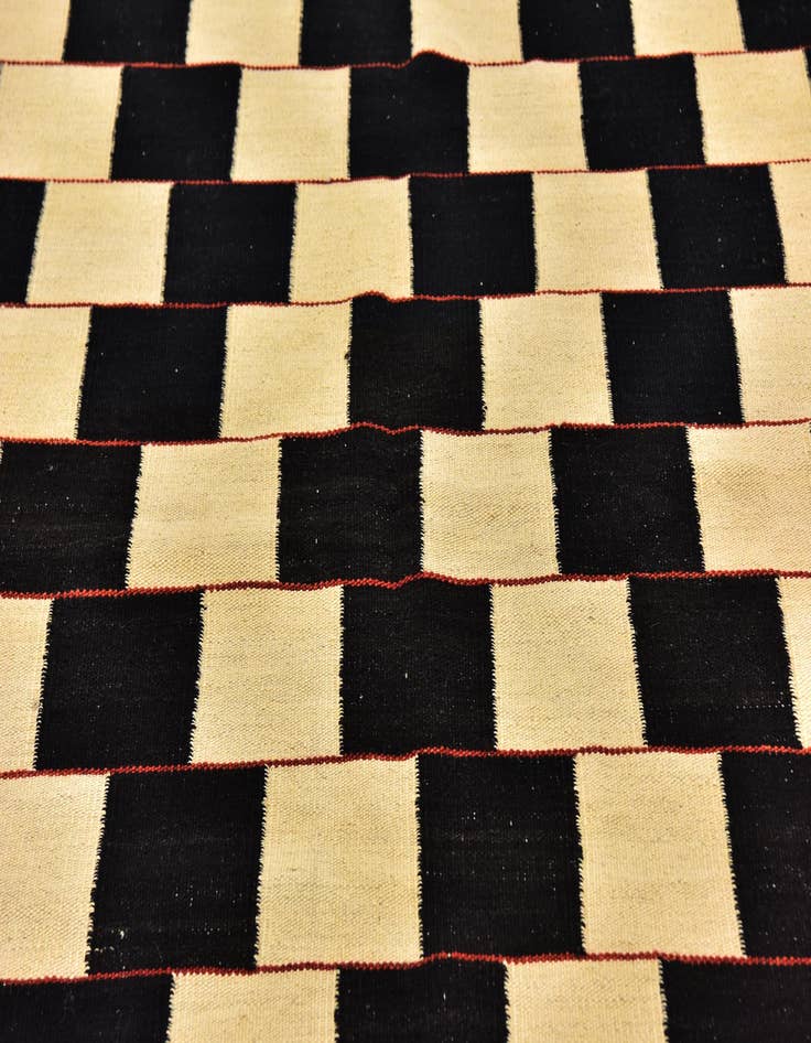 Detail image of  4' 4 x 6'  Hand Woven Kilim Modern Wool Rug