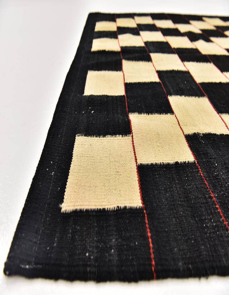 Detail image of  4' 4 x 6'  Hand Woven Kilim Modern Wool Rug