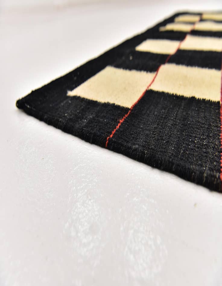 Detail image of  4' 4 x 6'  Hand Woven Kilim Modern Wool Rug