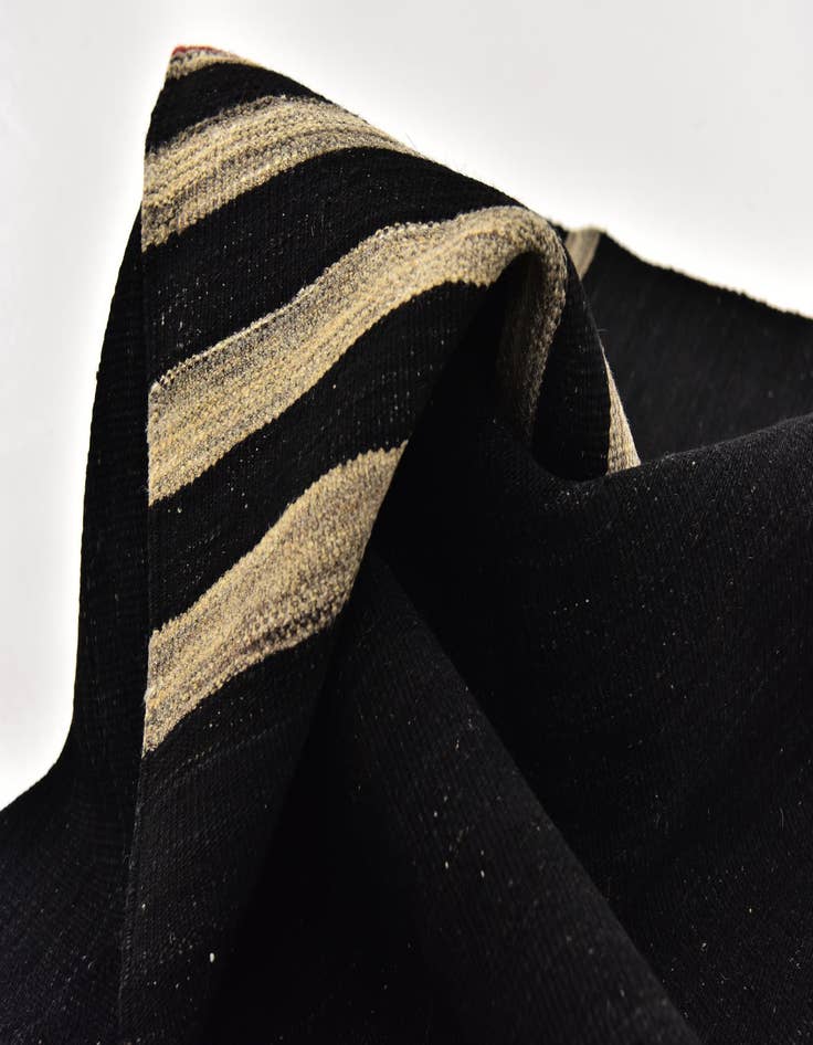 Detail image of  4' 4 x 5' 9  Hand Woven Kilim Modern Wool Rug