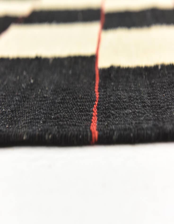 Detail image of  4' 4 x 6'  Hand Woven Kilim Modern Wool Rug