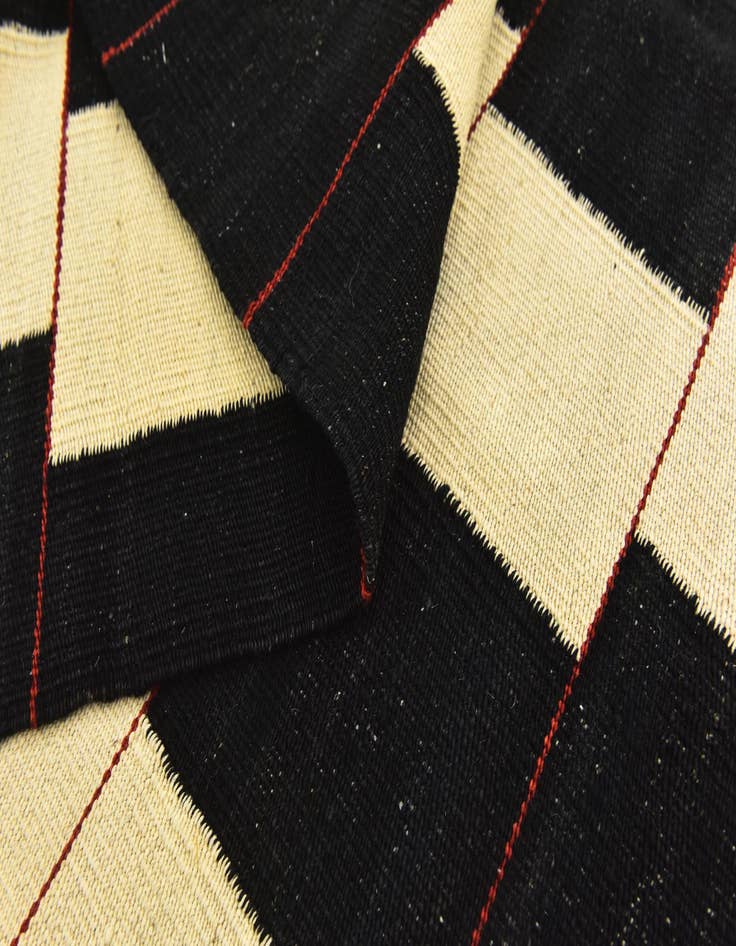 Detail image of  4' 4 x 6'  Hand Woven Kilim Modern Wool Rug