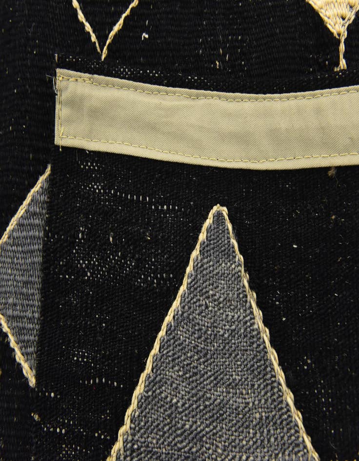 Detail image of  5' 4 x 6' 4  Hand Woven Kilim Modern Wool Rug