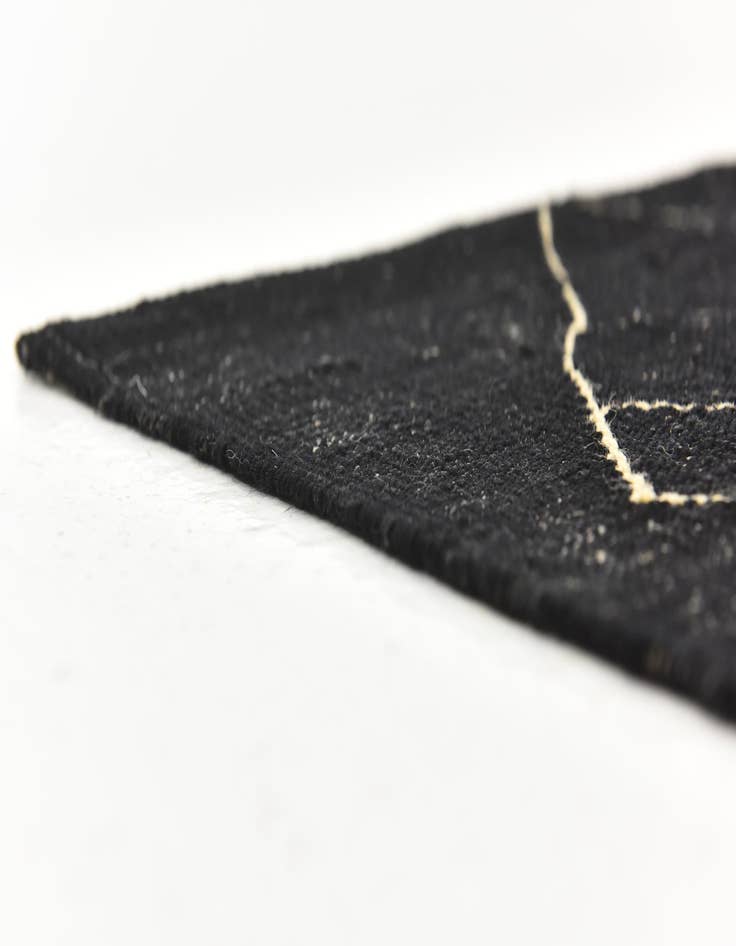 Detail image of  5' 4 x 6' 4  Hand Woven Kilim Modern Wool Rug