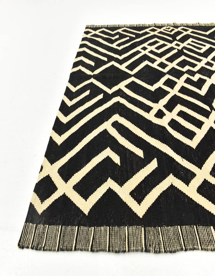 Detail image of  5' 8 x 7' 8  Hand Woven Kilim Modern Wool Rug