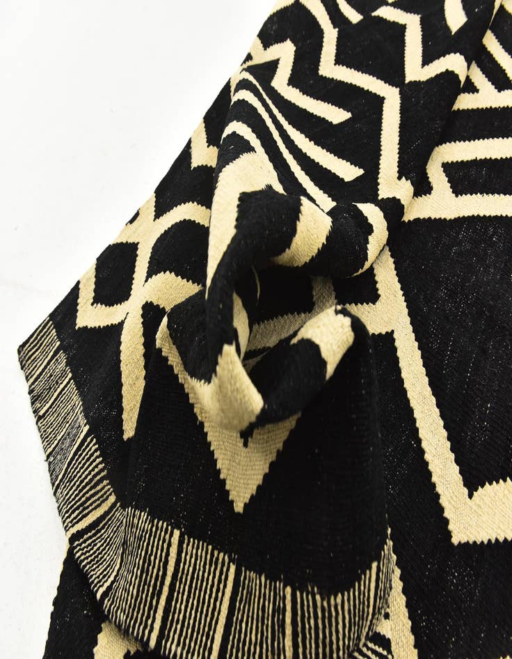 Detail image of  5' 8 x 7' 8  Hand Woven Kilim Modern Wool Rug