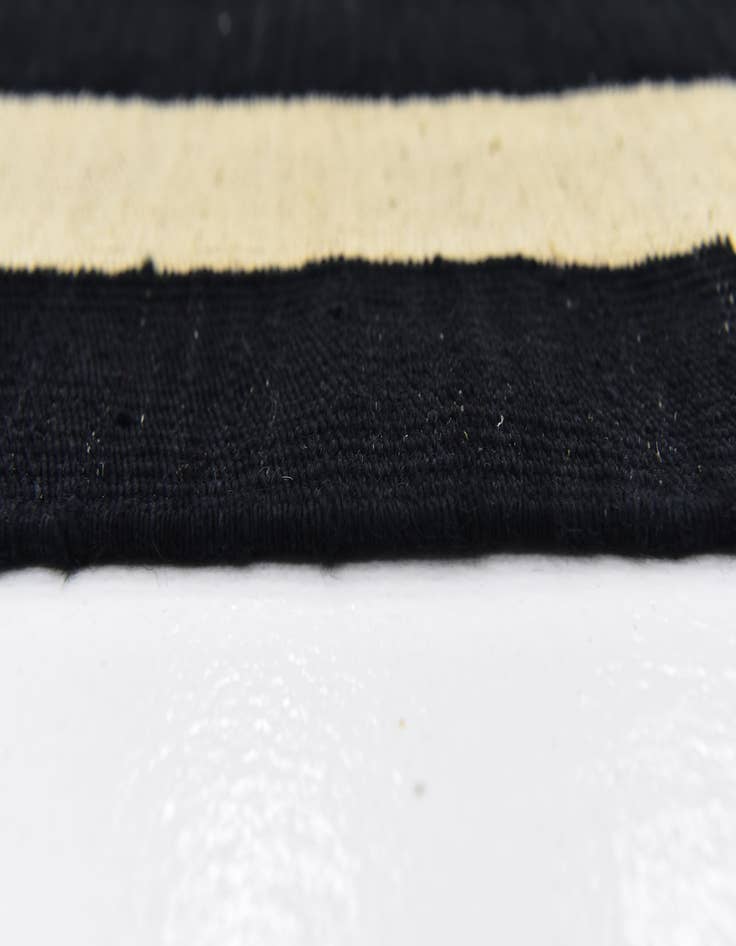 Detail image of  6' x 7' 8  Hand Woven Kilim Modern Wool Rug