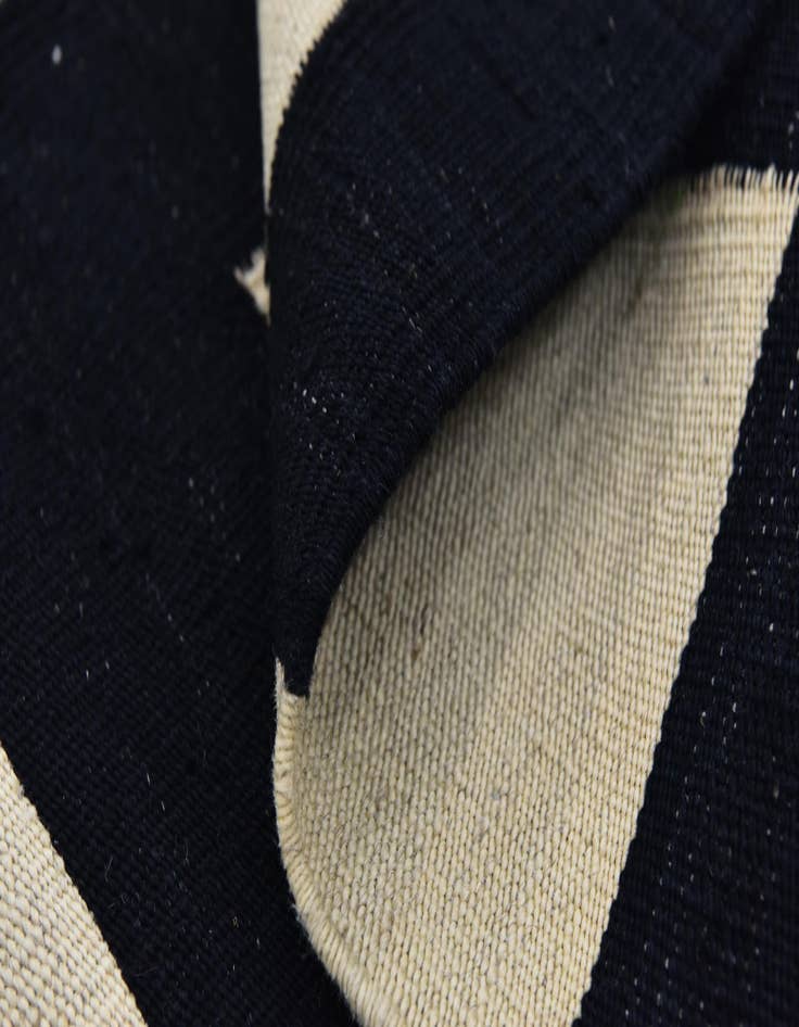 Detail image of  6' x 7' 8  Hand Woven Kilim Modern Wool Rug