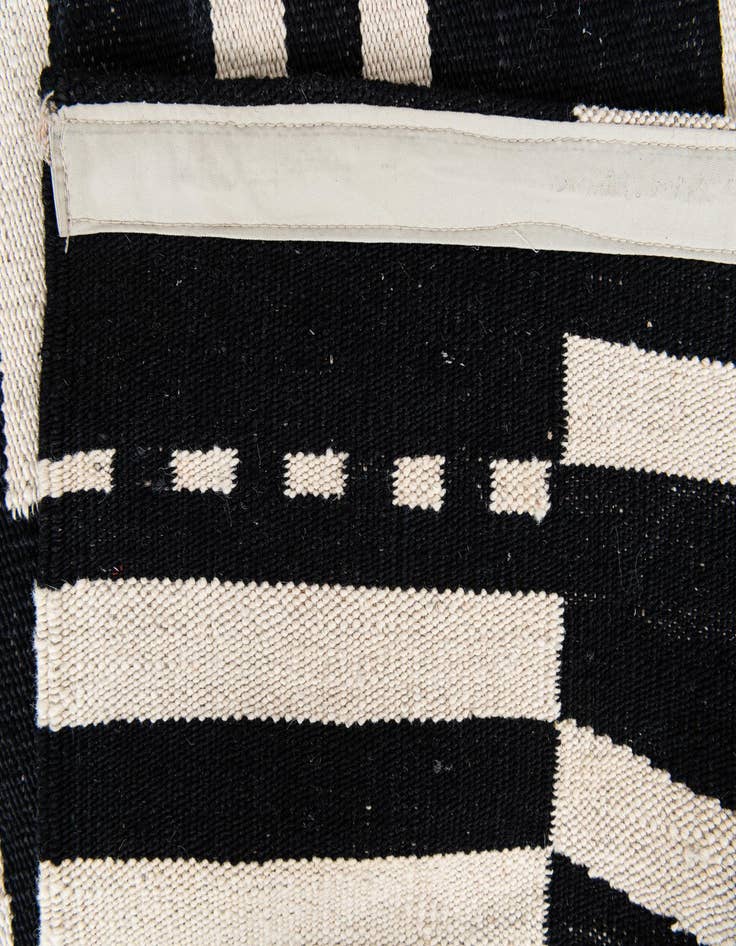 Detail image of  6' 10 x 9' 8  Hand Woven Kilim Modern Wool Rug