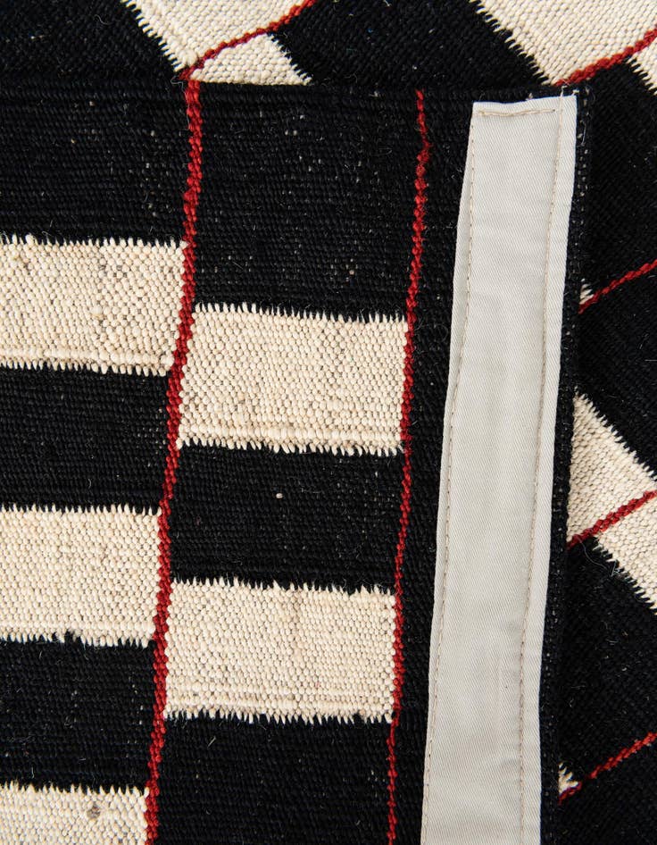 Detail image of  5' 7 x 8'  Hand Woven Kilim Modern Wool Rug