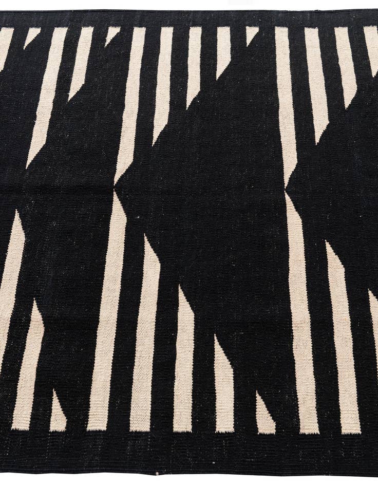 Detail image of  4' 1 x 5' 7  Hand Woven Kilim Modern Wool Rug