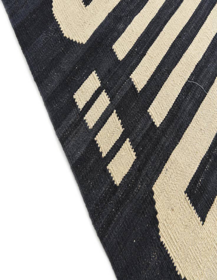 Detail image of  6' 6 x 9' 8  Hand Woven Kilim Modern Wool Rug