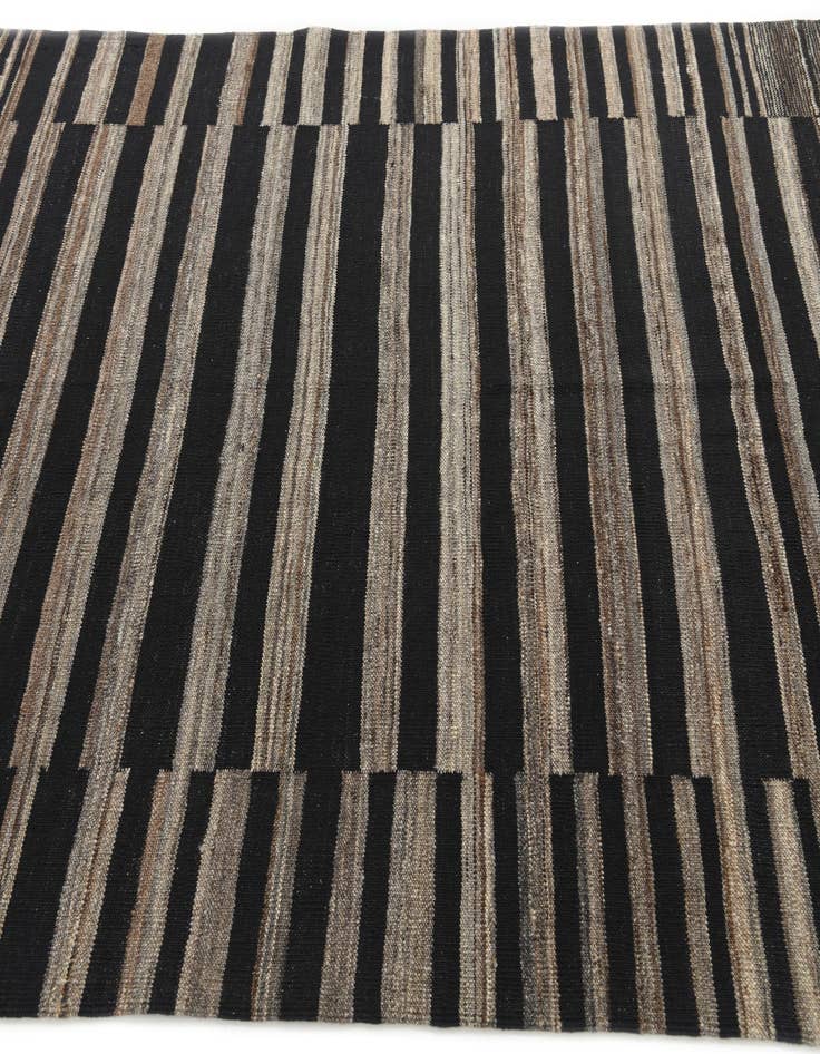 Detail image of  5' 2 x 6' 3  Hand Woven Kilim Modern Wool Rug