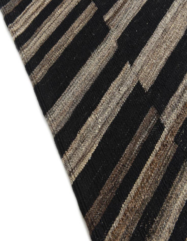 Detail image of  5' 4 x 6' 2  Hand Woven Kilim Modern Wool Rug